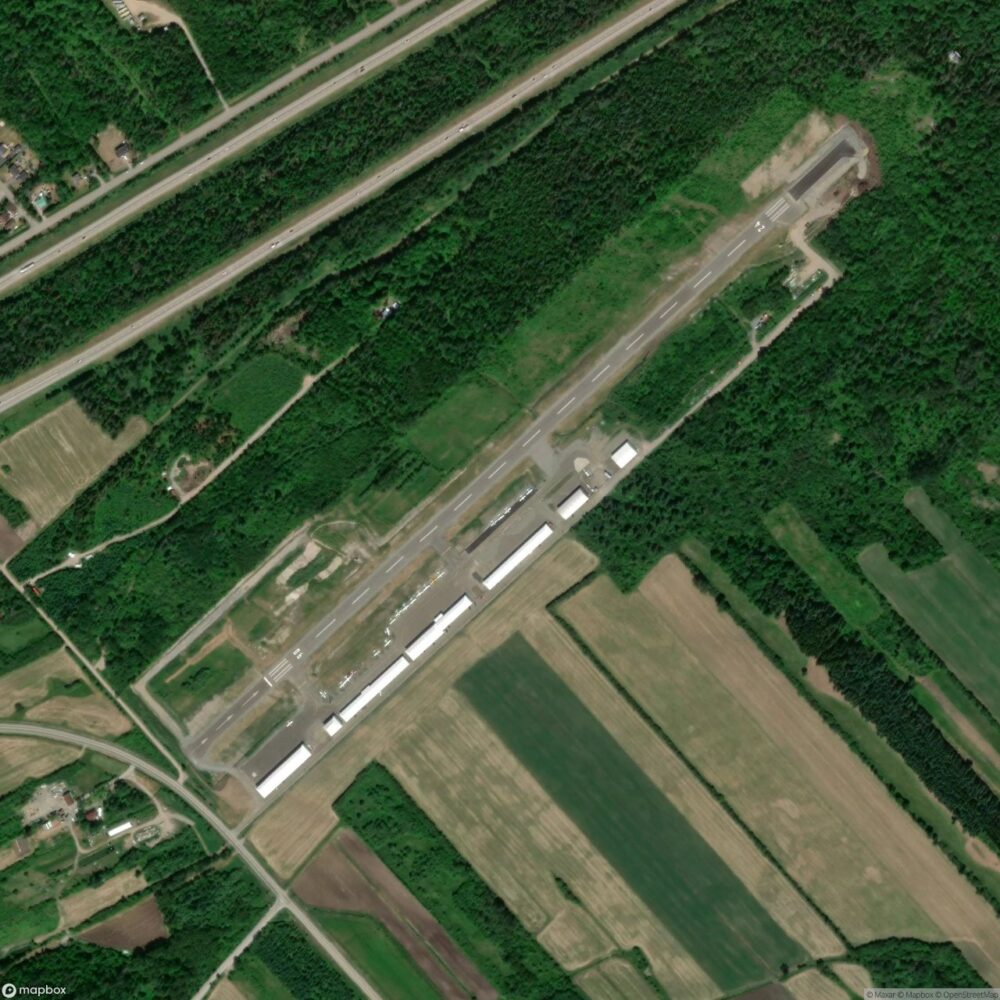 Qu├®bec / Neuville Airport