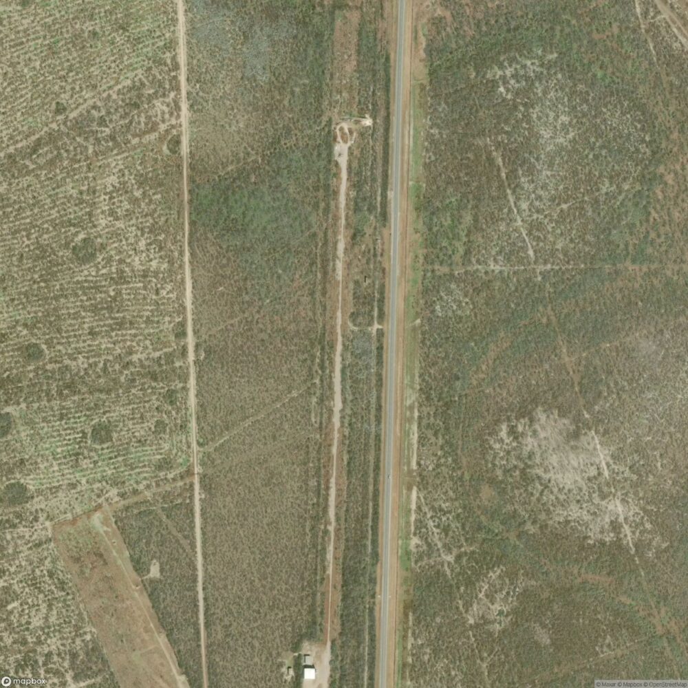 La Pryor Airport